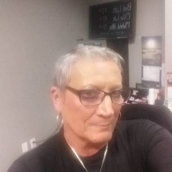 Meet your Posher, Kat - Picture 1 of 1